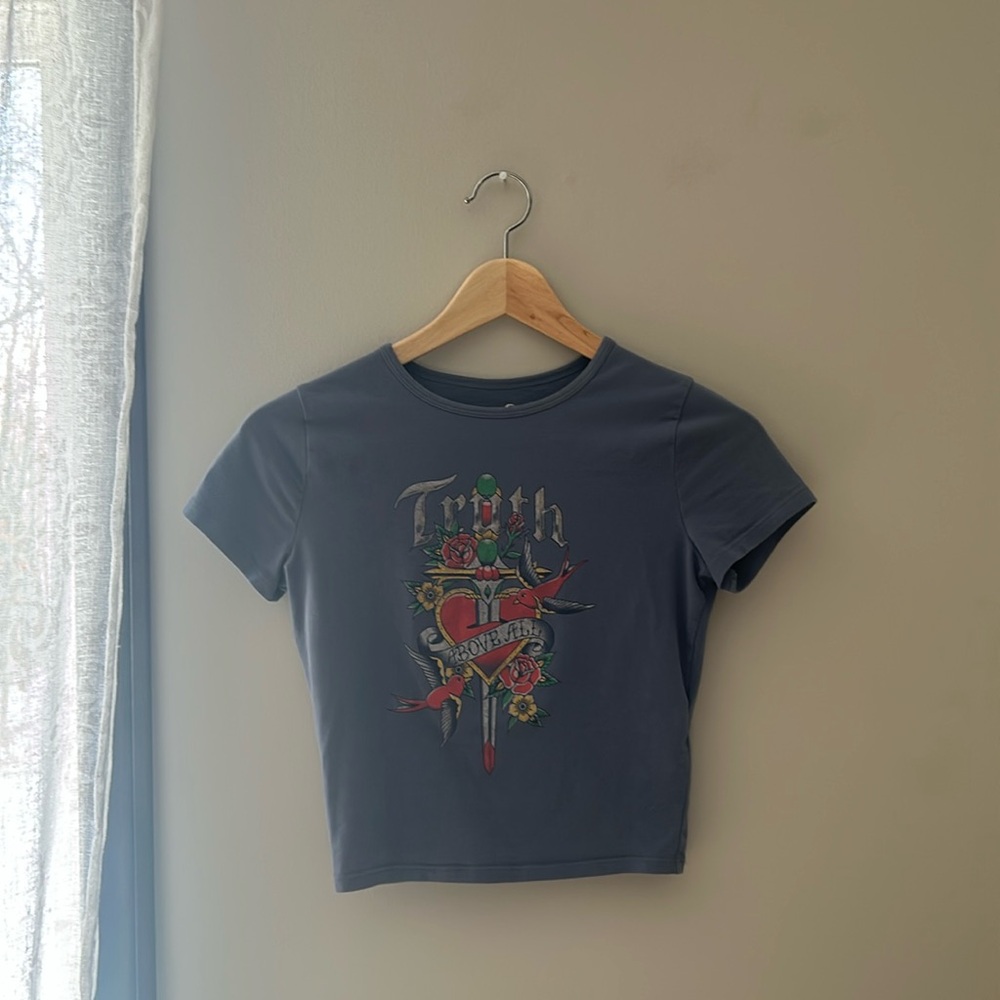 Cute Hollister shirt